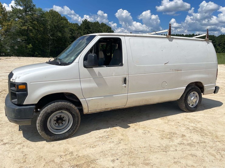 2008-ford-cargo-image-1