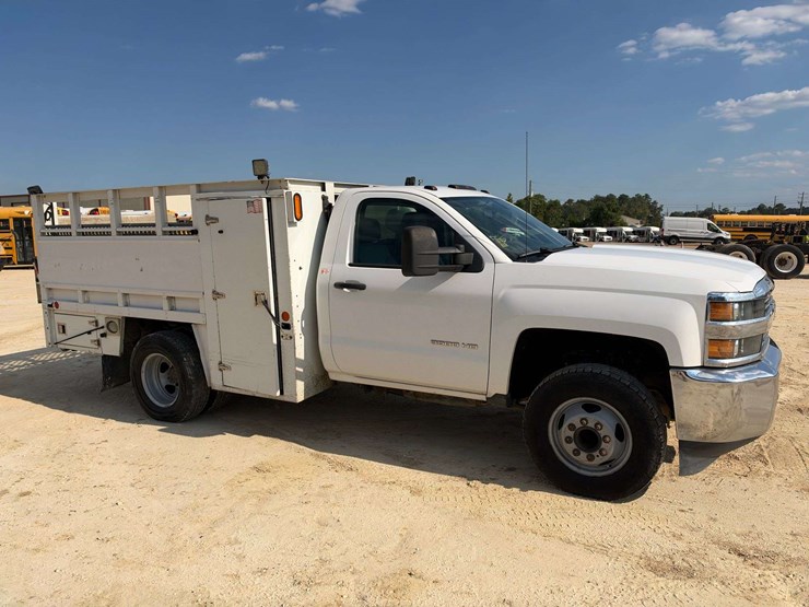 2017-chevrolet-silverado-3500-image-4