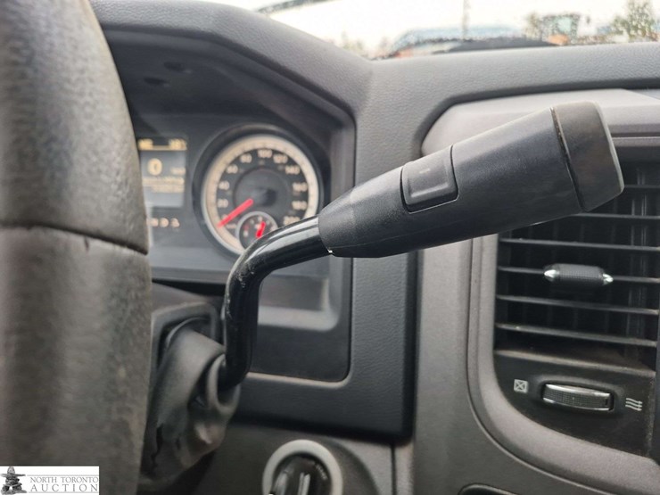 2014-dodge-3500-image-19