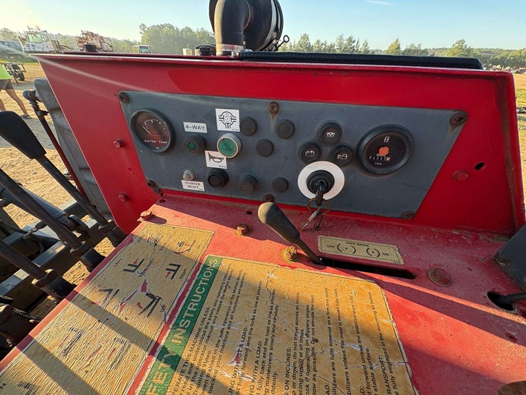 2004-moffett-m5500-image-10