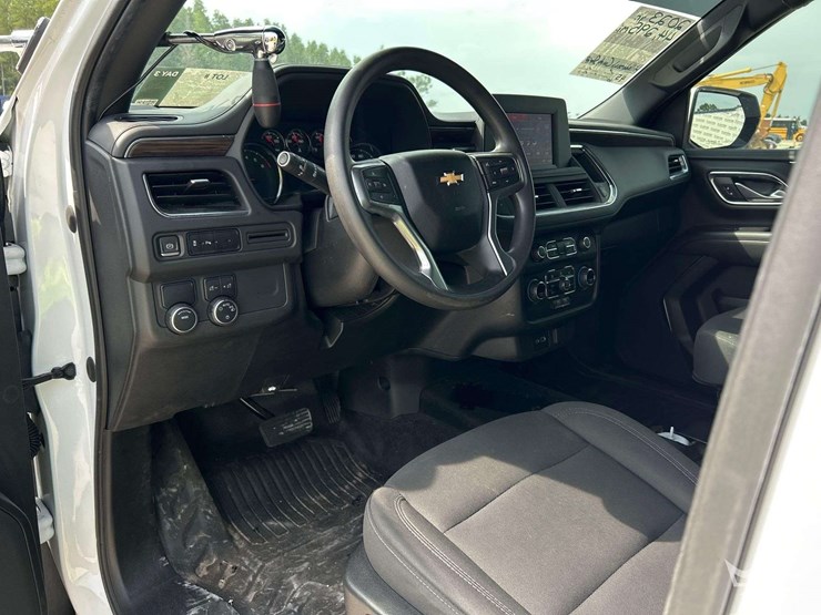 2023-chevrolet-tahoe-image-12