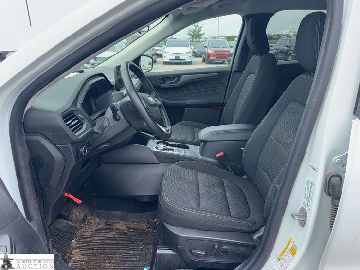 2023-ford-escape-image-10
