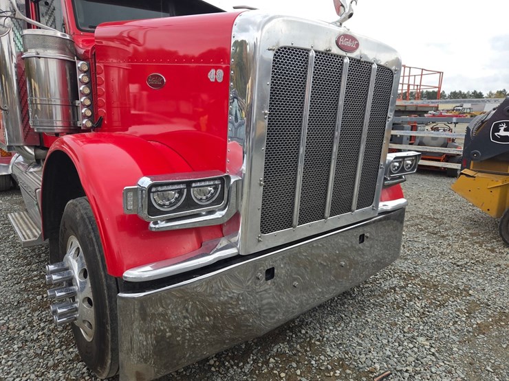 #1408-•-2014-peterbilt-388-sleeper-cab-truck-tractor-image-10
