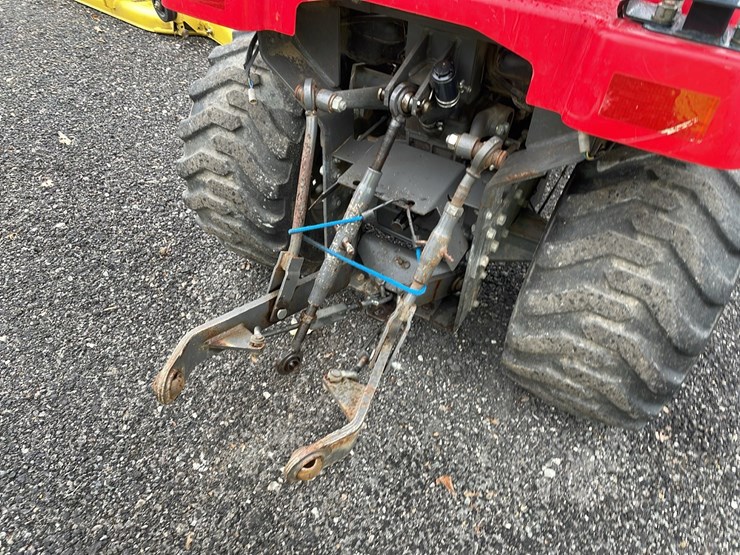 massey-ferguson-gc2400-image-9
