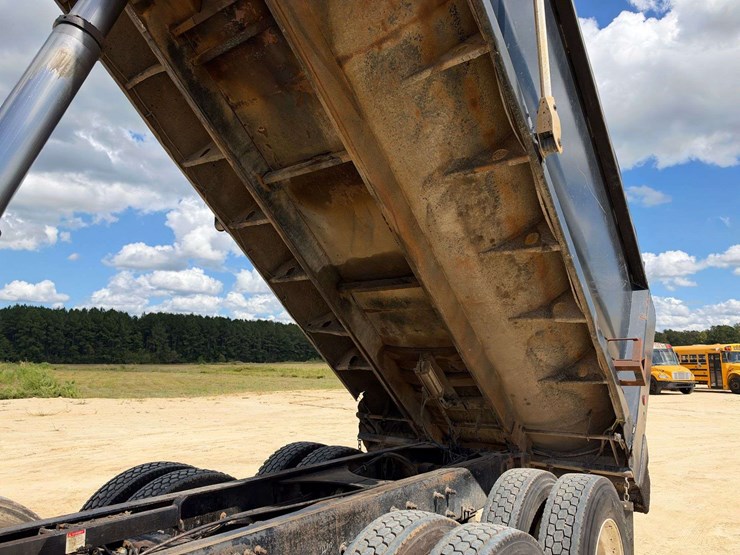 2007-mack-granite-ctp713b-image-28
