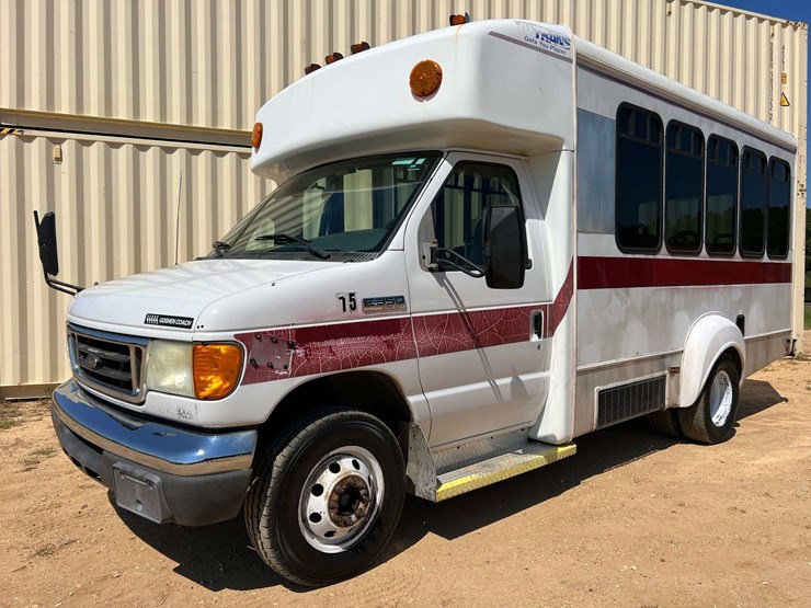 2007-ford-e350-image-1