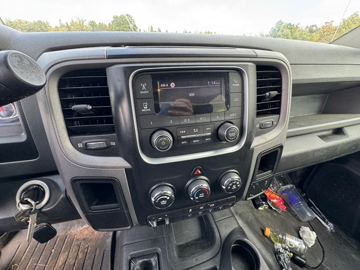 #1941-•-2017-ram-5500-cab-&-chassis-image-36