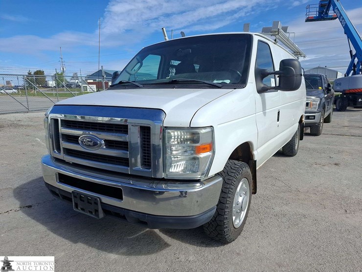 2011-ford-cargo-image-1