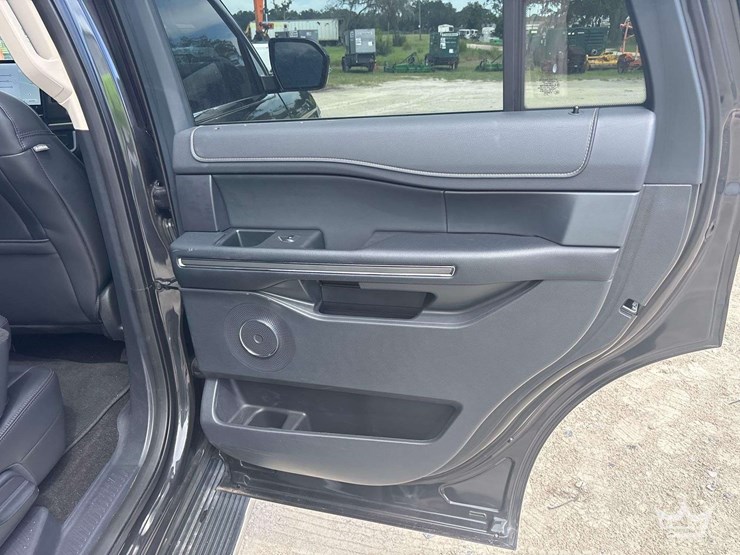 2023-ford-expedition-image-25