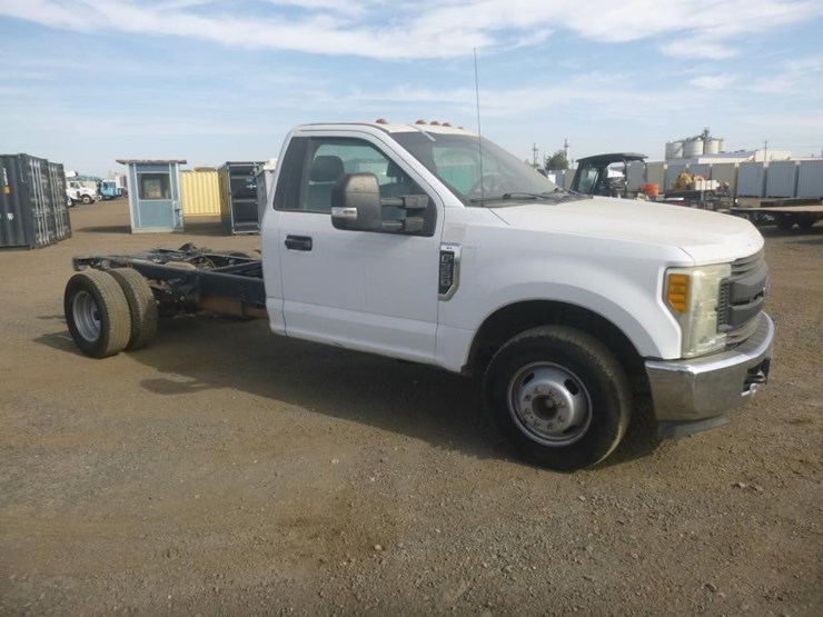 2017-ford-f350-image-2