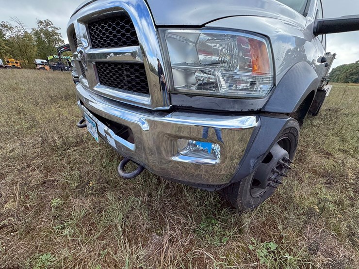 #1941-•-2017-ram-5500-cab-&-chassis-image-11