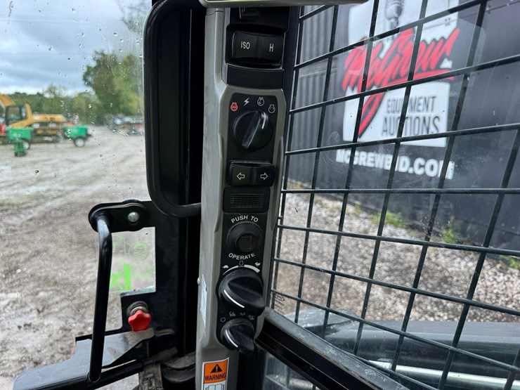 new-holland-c332-image-25