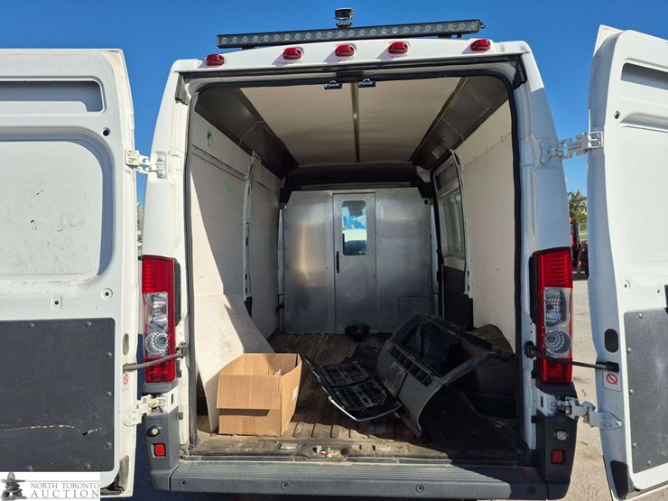 non-operable-2014-ram-promaster-cargo-van-image-23