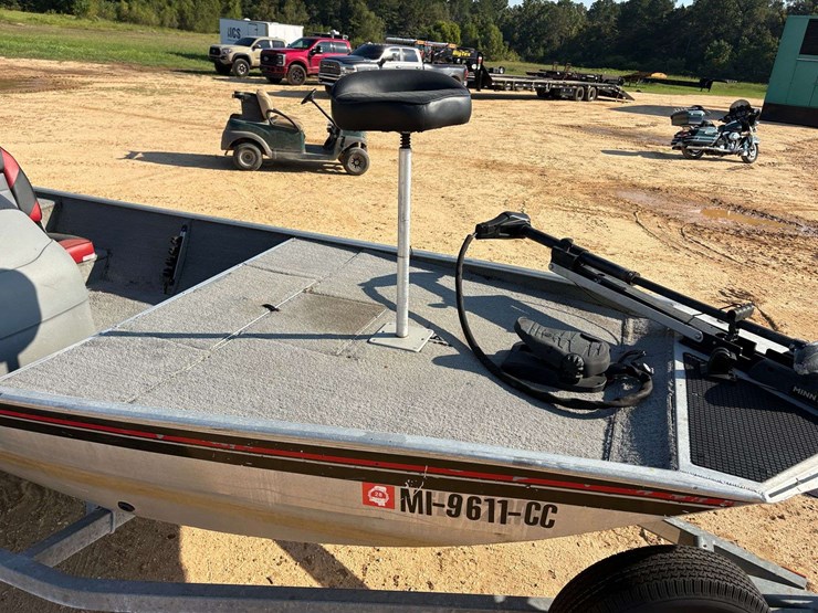 2010-bassmaster-pro-16-freshwater-boat-w/-trailer-image-22