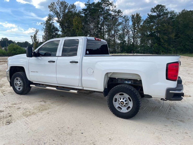 2015-chevrolet-silverado-2500-image-2
