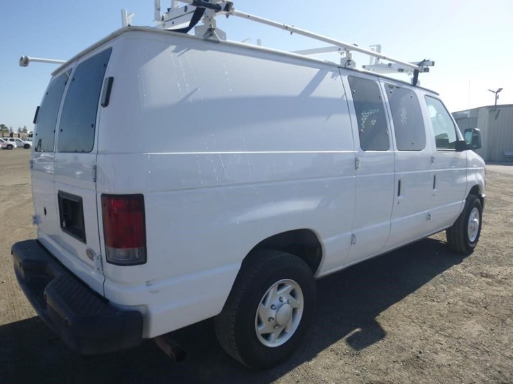 2011-ford-cargo-image-3