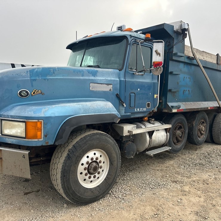 1994 MACK CL713