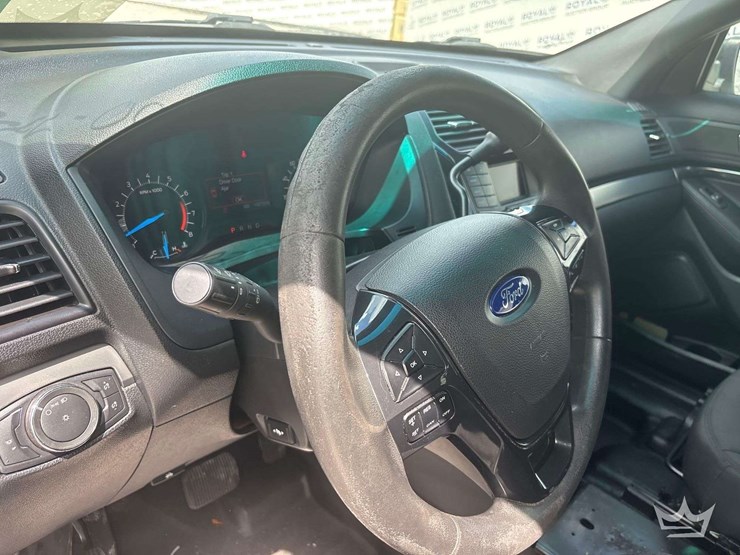 2016-ford-explorer-image-10