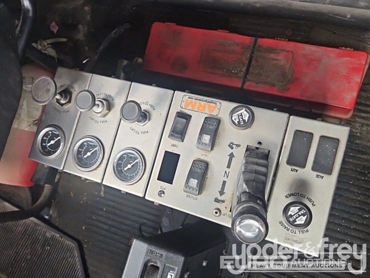 2019-freightliner-122sd-image-44