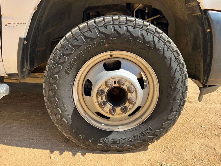 2015-dodge-3500-image-43