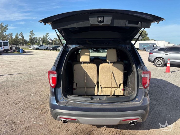 2017-ford-explorer-image-21