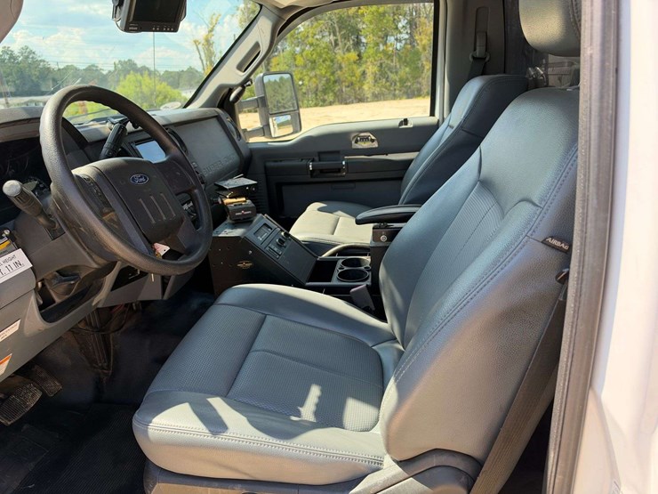 2014-ford-f550-image-10