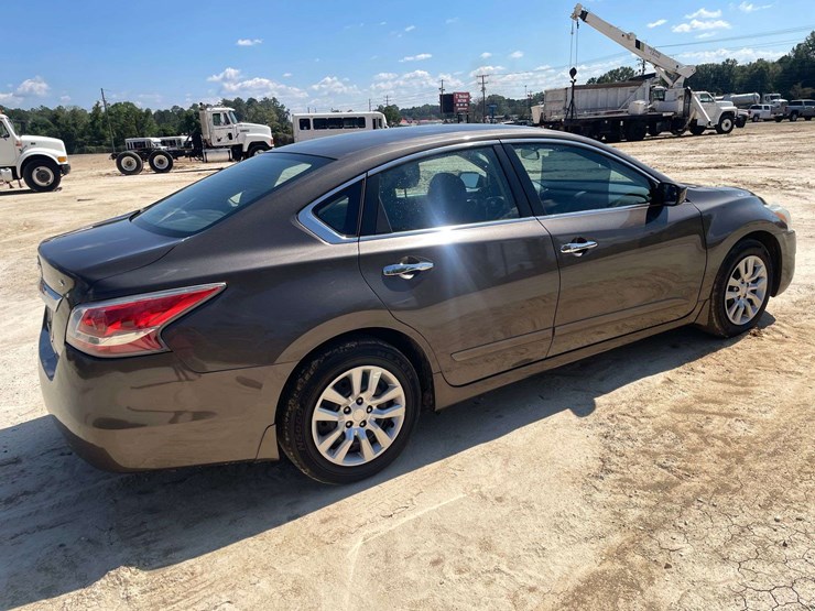 2015-nissan-altima-s-4-door-sedan-(149,037-miles)-image-3