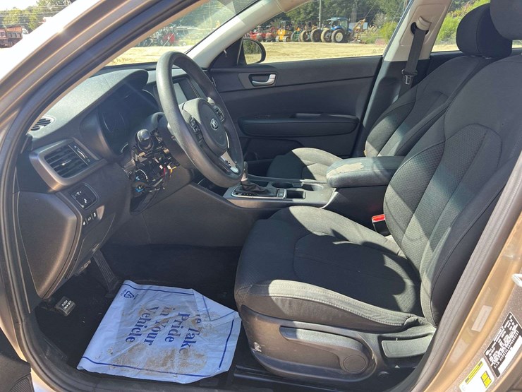 2018-kia-optima-4-door-sedan-(140,152-miles)-image-10