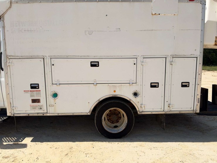 2008-utility-van-image-14