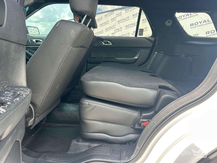 2017-ford-explorer-image-22