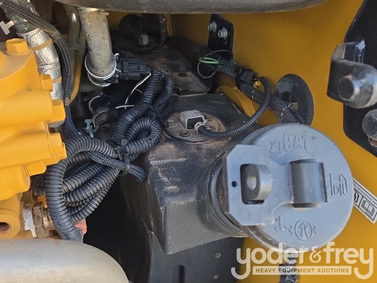 2019-caterpillar-259d3-image-41