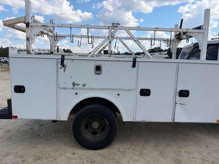 2017-dodge-3500-image-16