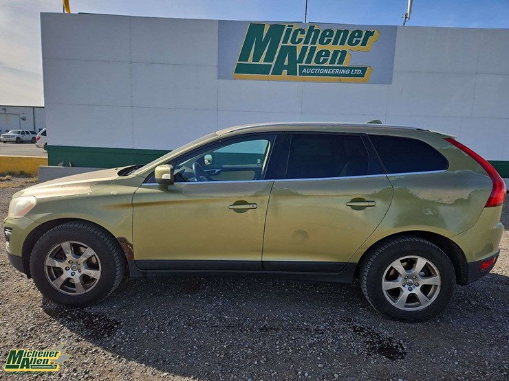 2010-volvo-xc60-image-2