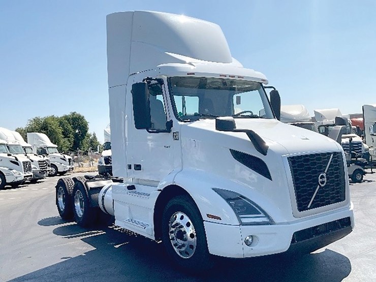 2020-volvo-vnr300-image-1