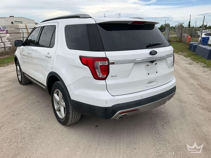 2017-ford-explorer-image-4