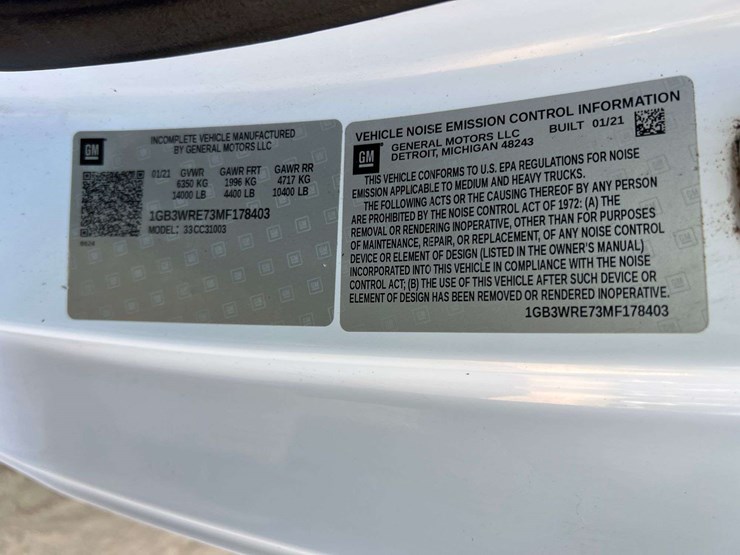 2021-chevrolet-3500hd-image-11