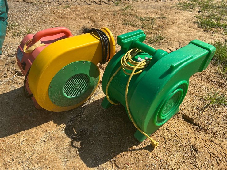 wild-thing-single-lane-18'-inflatable-water-slide-w/-blowers-image-8