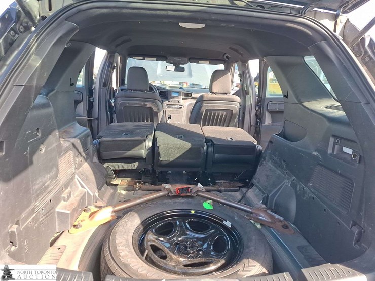 2020-ford-explorer-image-23