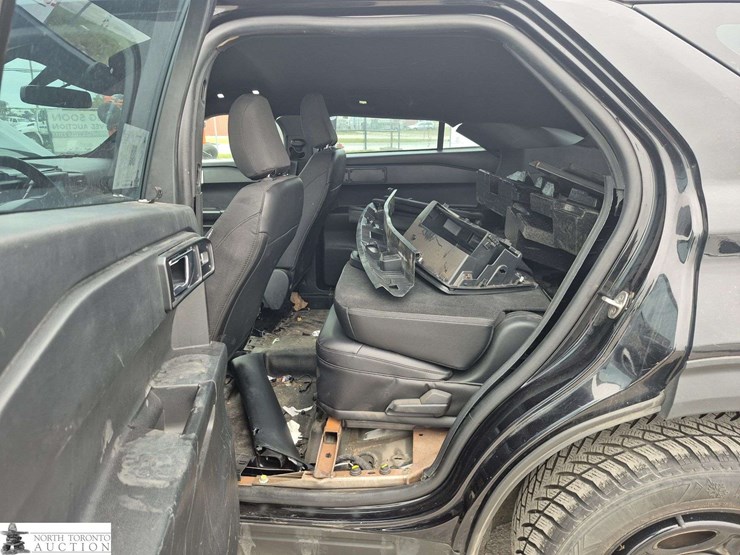 2021-ford-explorer-image-14
