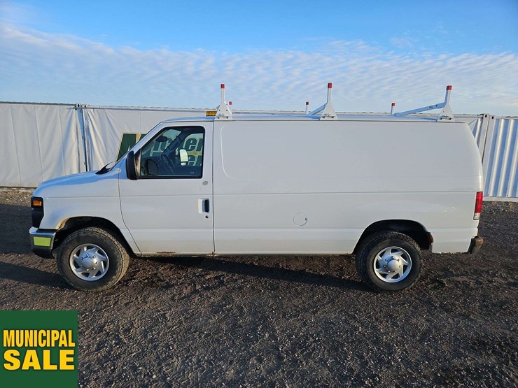 2014-ford-cargo-image-8