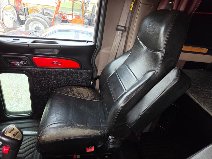 #1408-•-2014-peterbilt-388-sleeper-cab-truck-tractor-image-60
