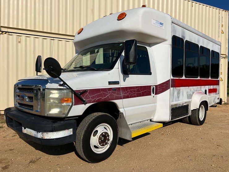 2011-ford-e350-image-1