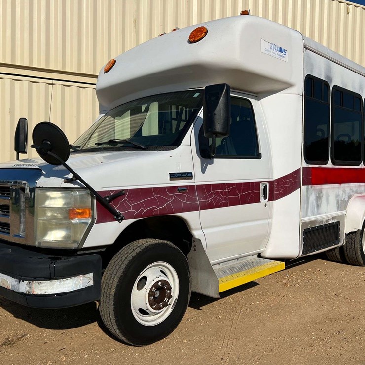 2011 FORD E350