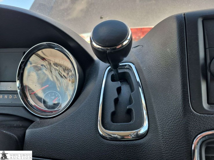 2017-dodge-grand-caravan-sxt-image-19