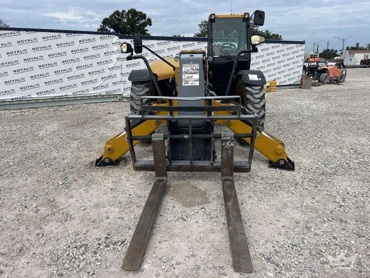 2019-caterpillar-th514d-image-27