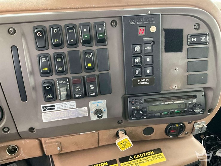 2004-mack-granite-cv713-image-15