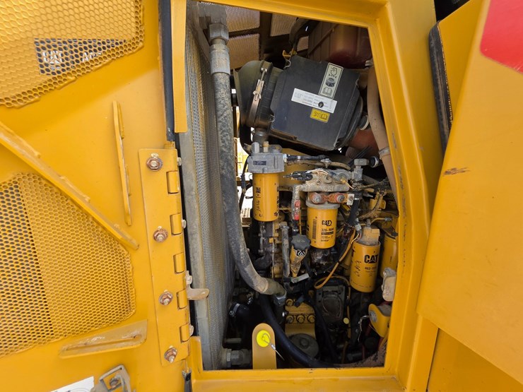 2007-caterpillar-953d-image-32