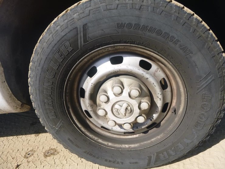 2005-dodge-ram-2500-image-25