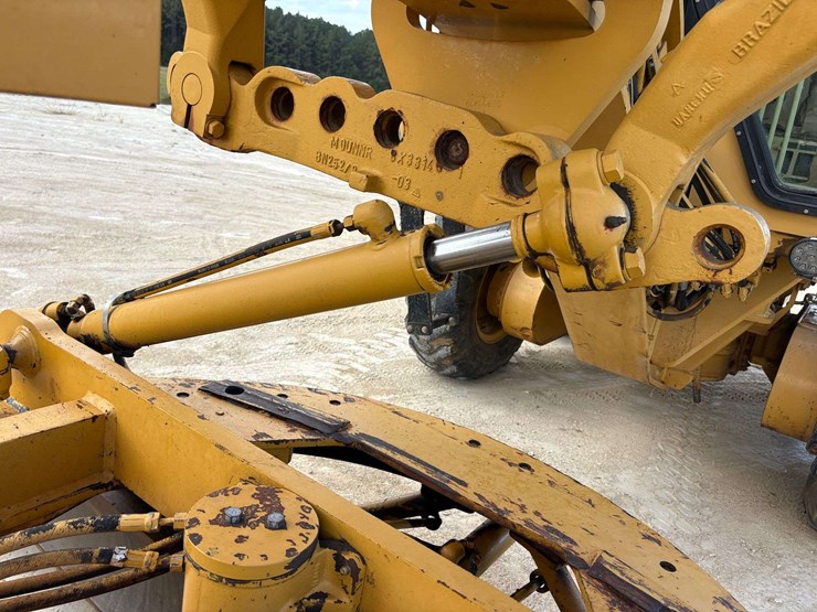 2001-caterpillar-12h-image-30