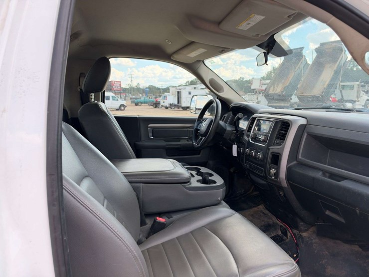 2017-dodge-3500-image-18